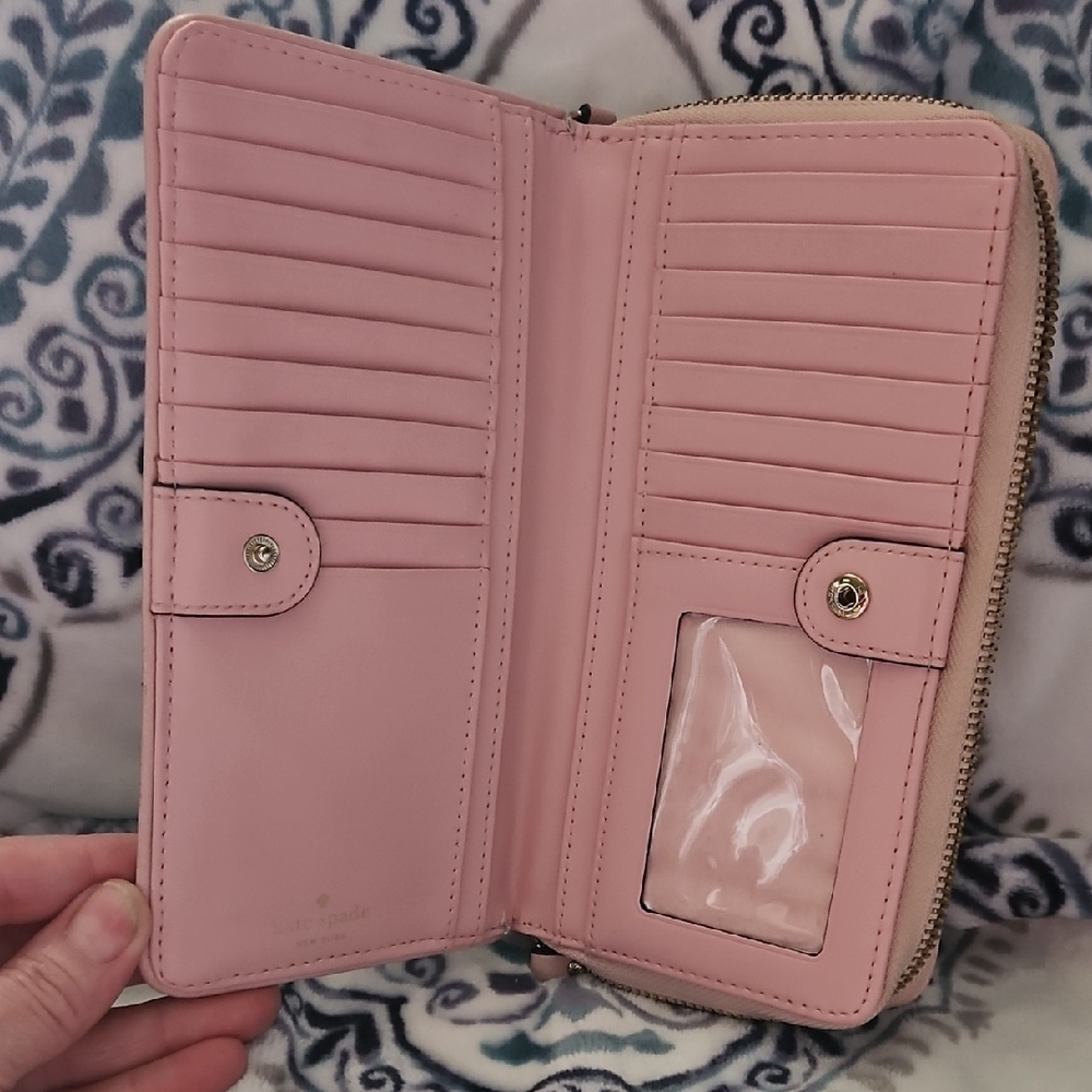 Pink Wallet - Picture 4 of 5